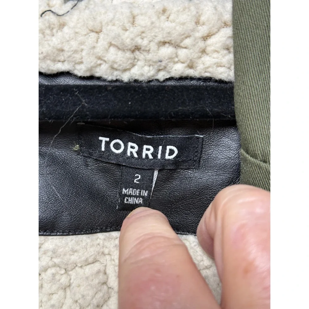 Torrid Womens Olive Green Sherpa Lined Parka Faux Fur Hood Quilted Accents Sz 2